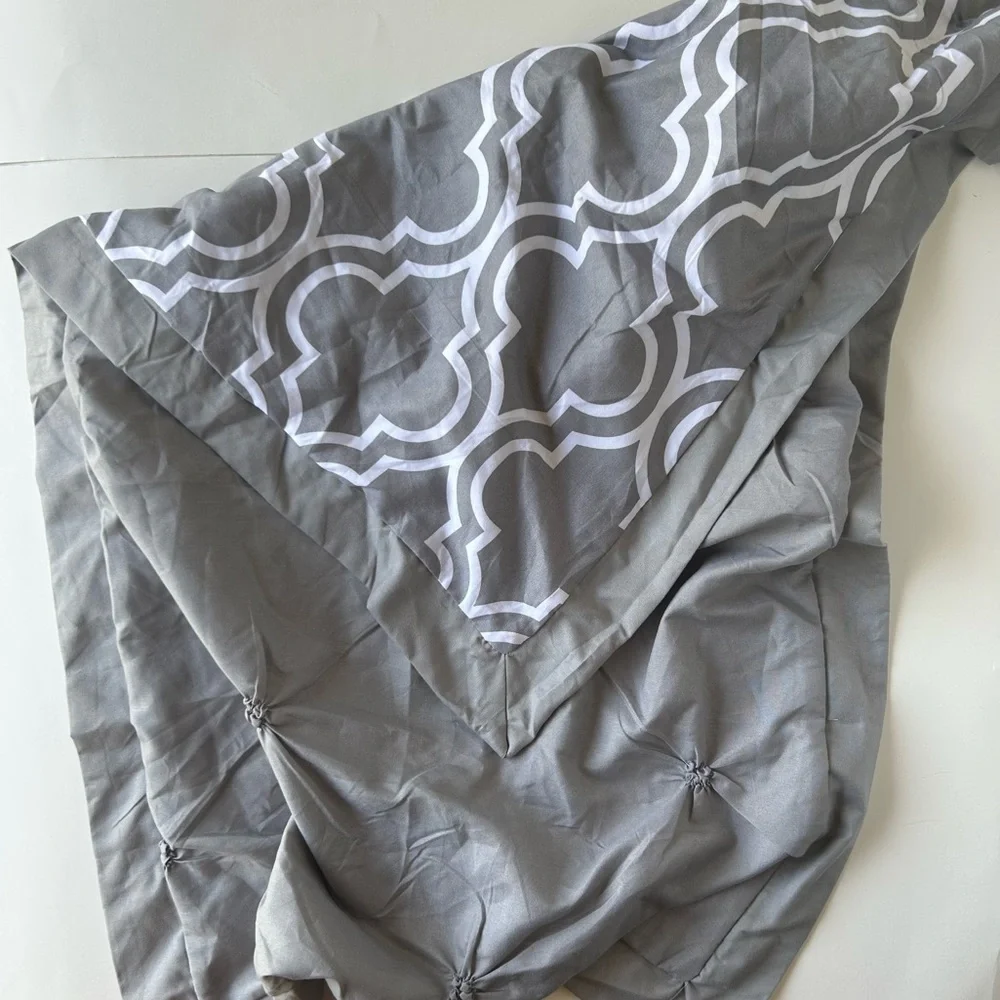 3/$20 1 Piece- UNIQUE HOME 100% MICROFIBER POLYESTER KING